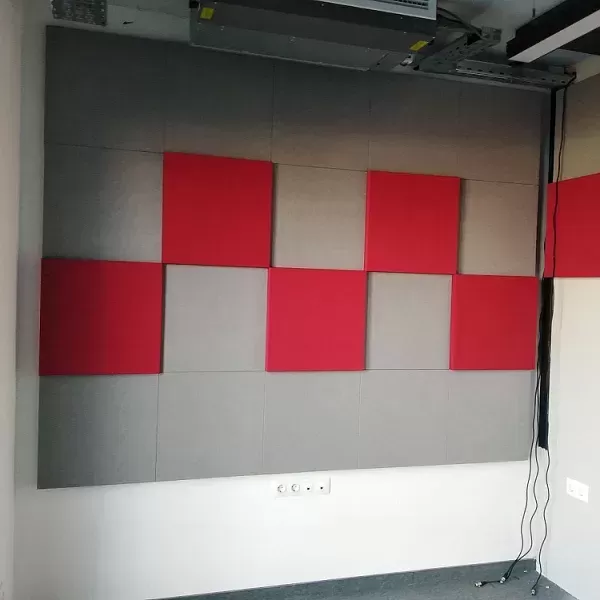 Montaż paneli akustycznych w słynnym studiu radiowym