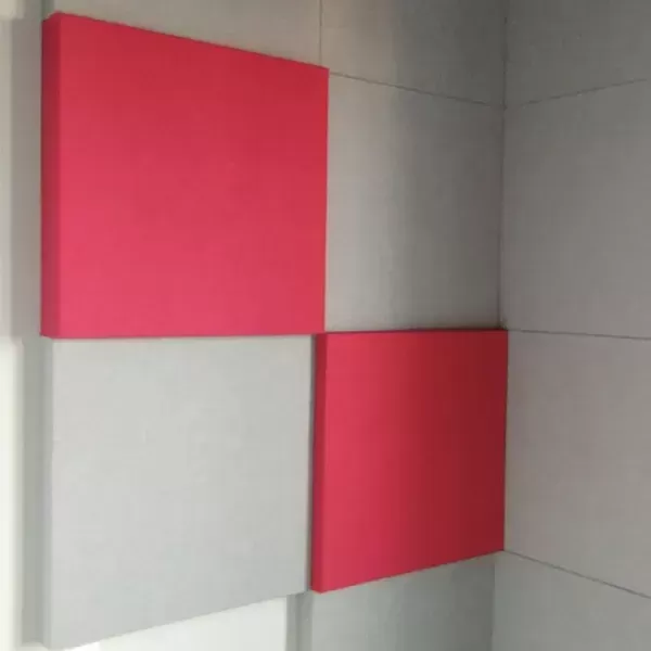 Montaż paneli akustycznych w słynnym studiu radiowym