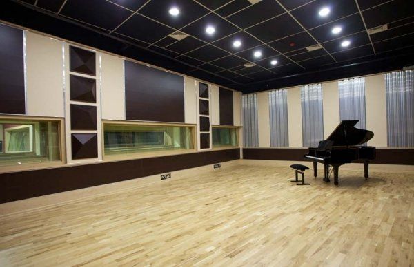 Dolly Media Studio - izolacja akustyczna i akustyka