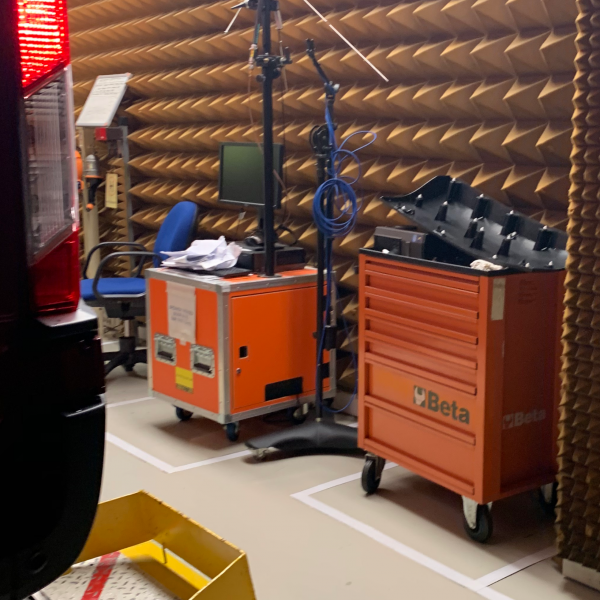 Panele dźwiękochłonne i akustyczne do obiektów badawczych i laboratoriów