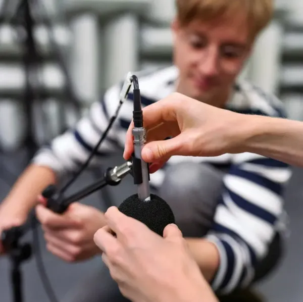 Jak projektować laboratoria pod kątem izolacji akustycznej, izolacji wibracyjnej i kontroli hałasu