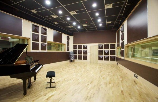 Dolly Media Studio - izolacja akustyczna i akustyka