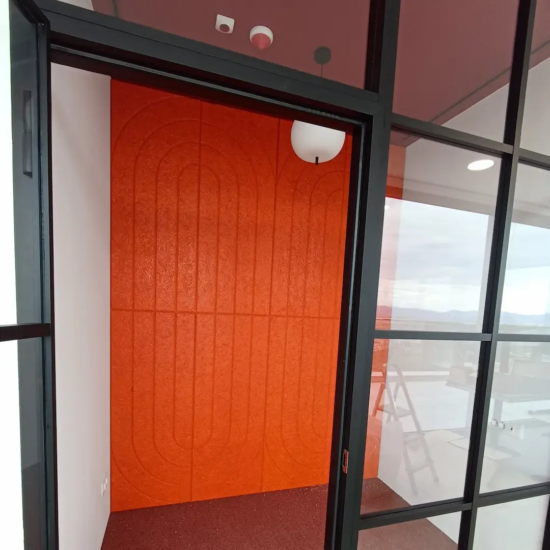 Niestandardowe panele akustyczne dla Hitachi Solutions Office w Sofii