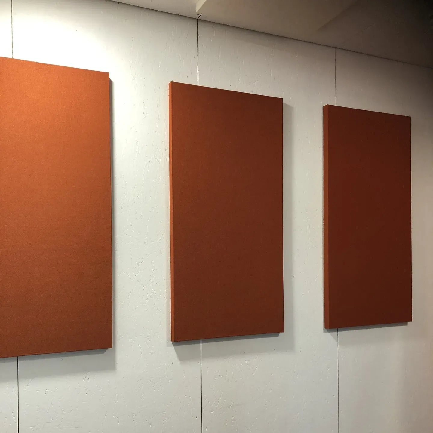 Panele akustyczne Echo Wall w biurach i salach konferencyjnych BE Terna