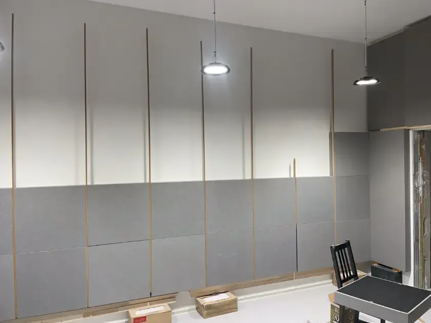 Redukcja echa w pomieszczeniach z instrumentami na VŠMU