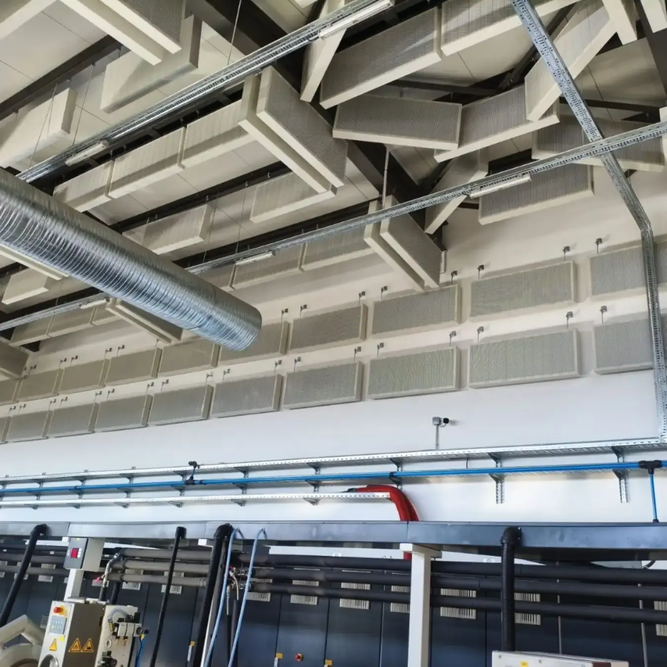 Adaptacja akustyczna hali przemysłowej dla Excellpack