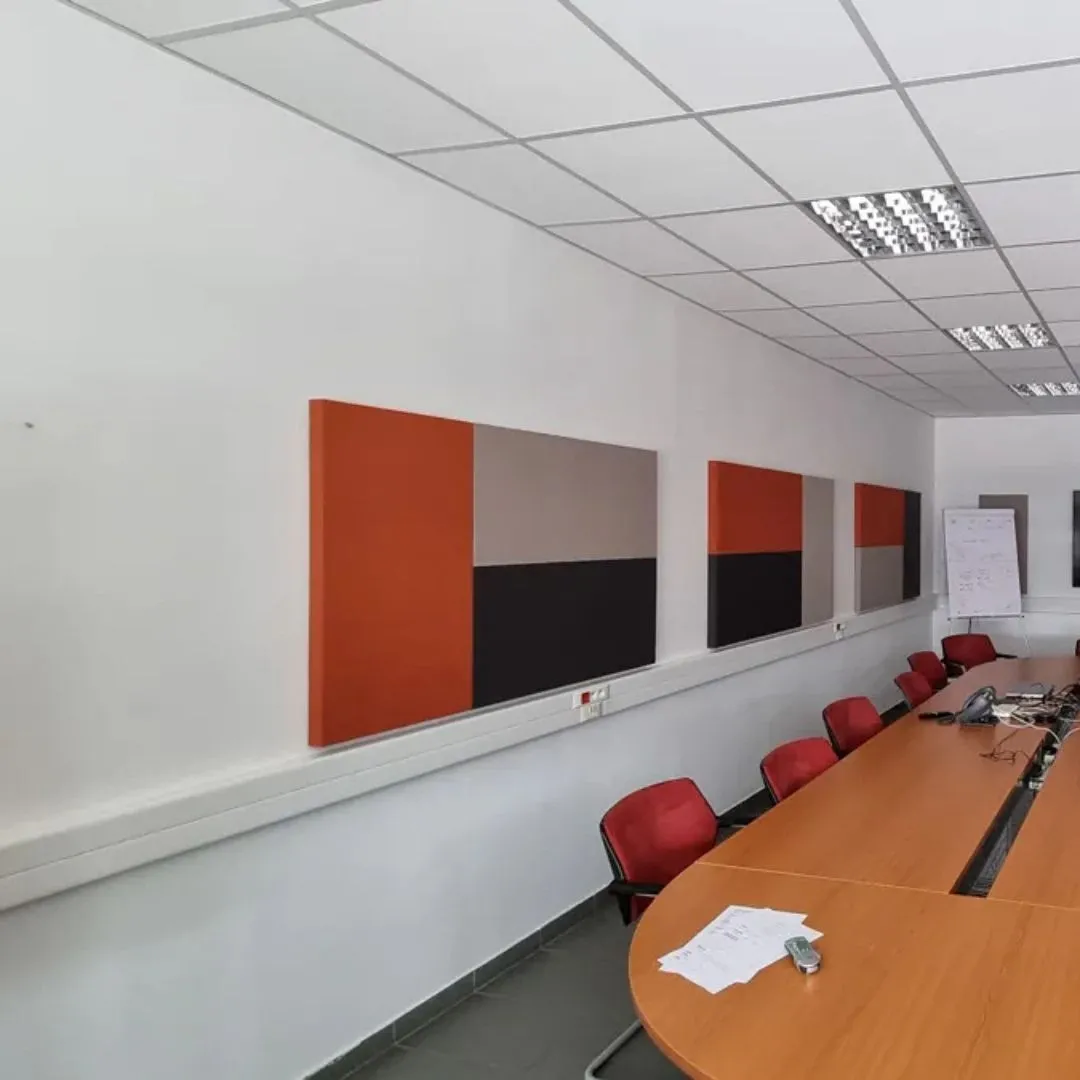 Modernizacja akustyki sali konferencyjnej CESAM za pomocą paneli ściennych