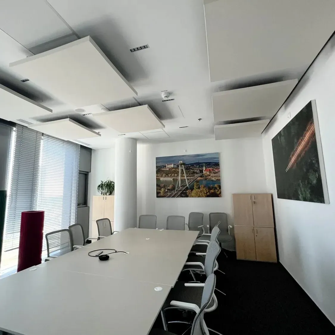 Adaptacja akustyczna sali konferencyjnej Kantar Slovakia
