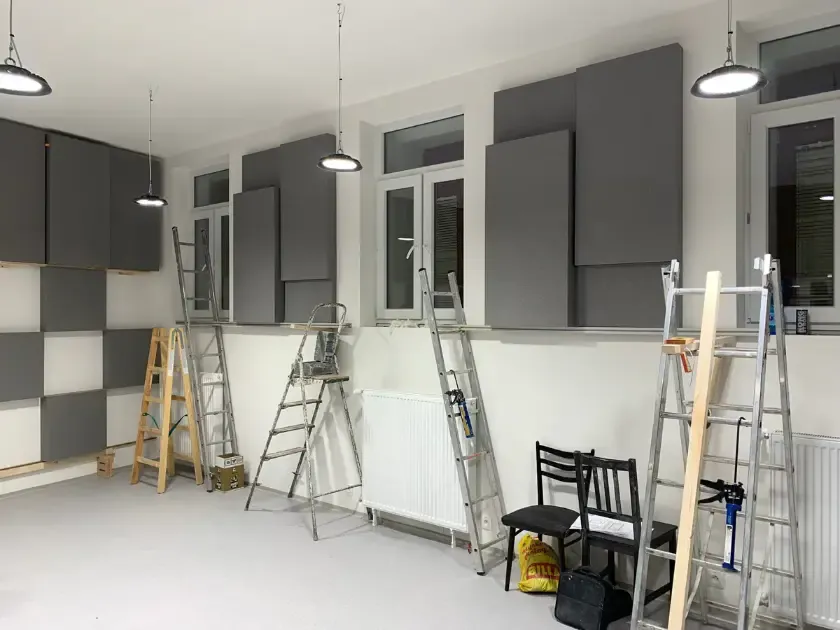 Redukcja echa w pomieszczeniach z instrumentami na VŠMU