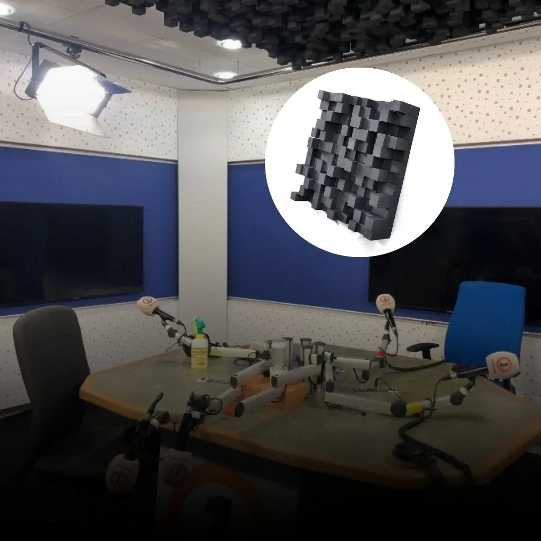 Obróbka akustyczna w studiu radiowym w Tanger, Maroko