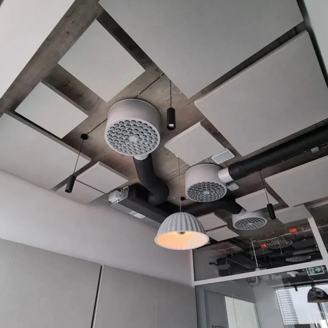 Adaptacja akustyczna przestrzeni coworkingowej HubHub w Bratysławie