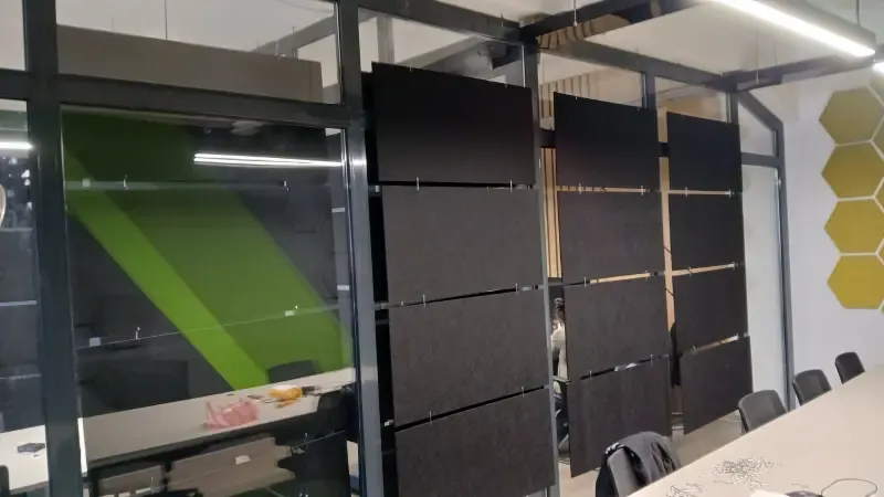 Adaptacja akustyczna sal konferencyjnych w biurze w Sofii