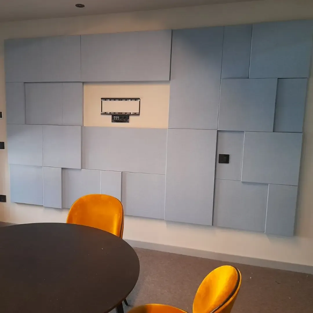Adaptacja akustyczna sal konferencyjnych w biurach IT