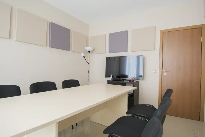 Zainstalowano panele ścienne z tkaniny akustycznej dla Documaster