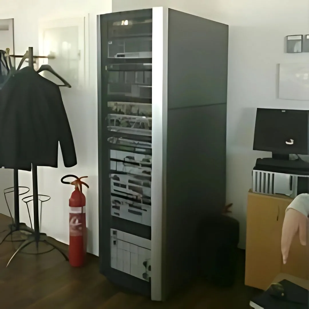 Pudełko dźwiękochłonne dla hałaśliwego serwera
