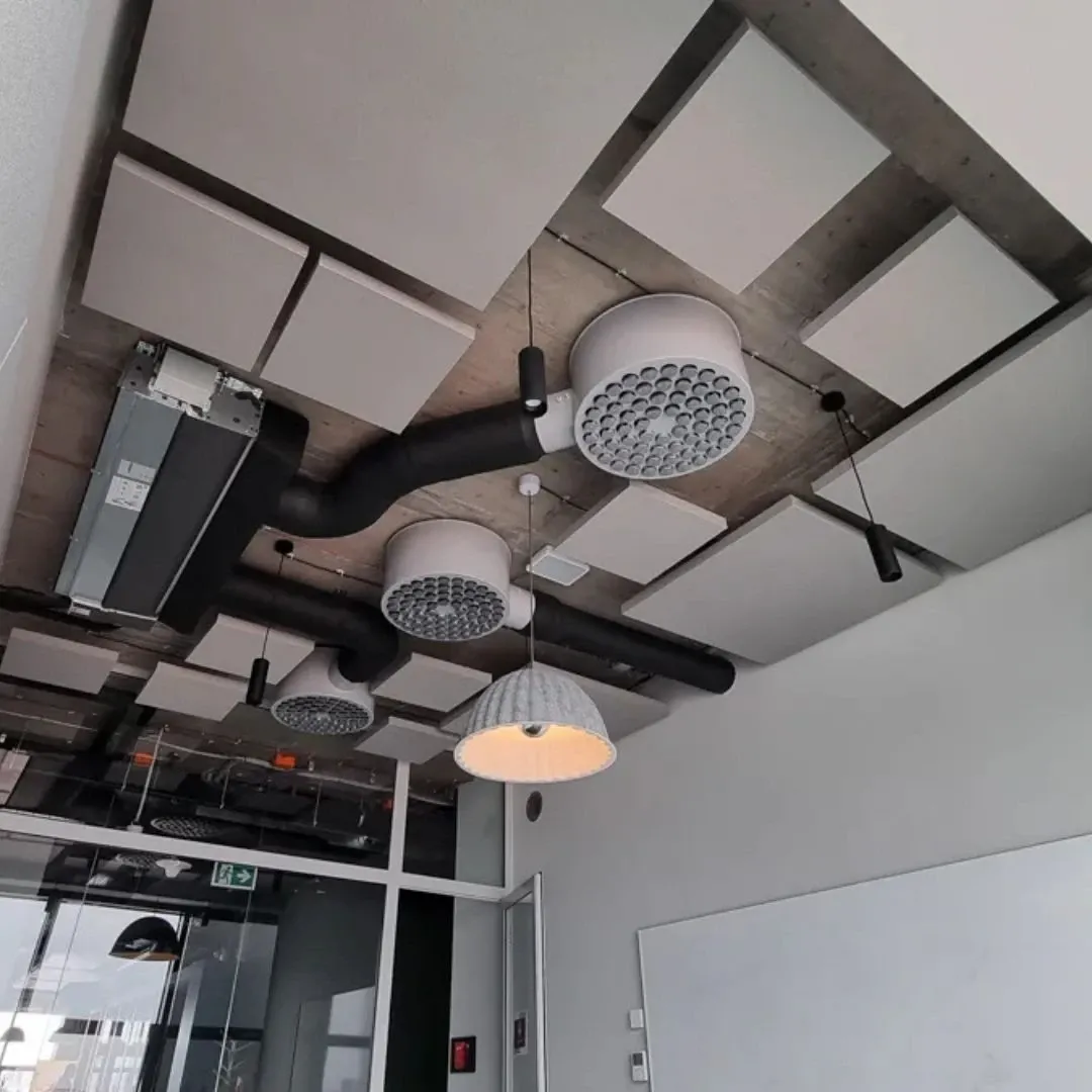 Adaptacja akustyczna przestrzeni coworkingowej HubHub w Bratysławie