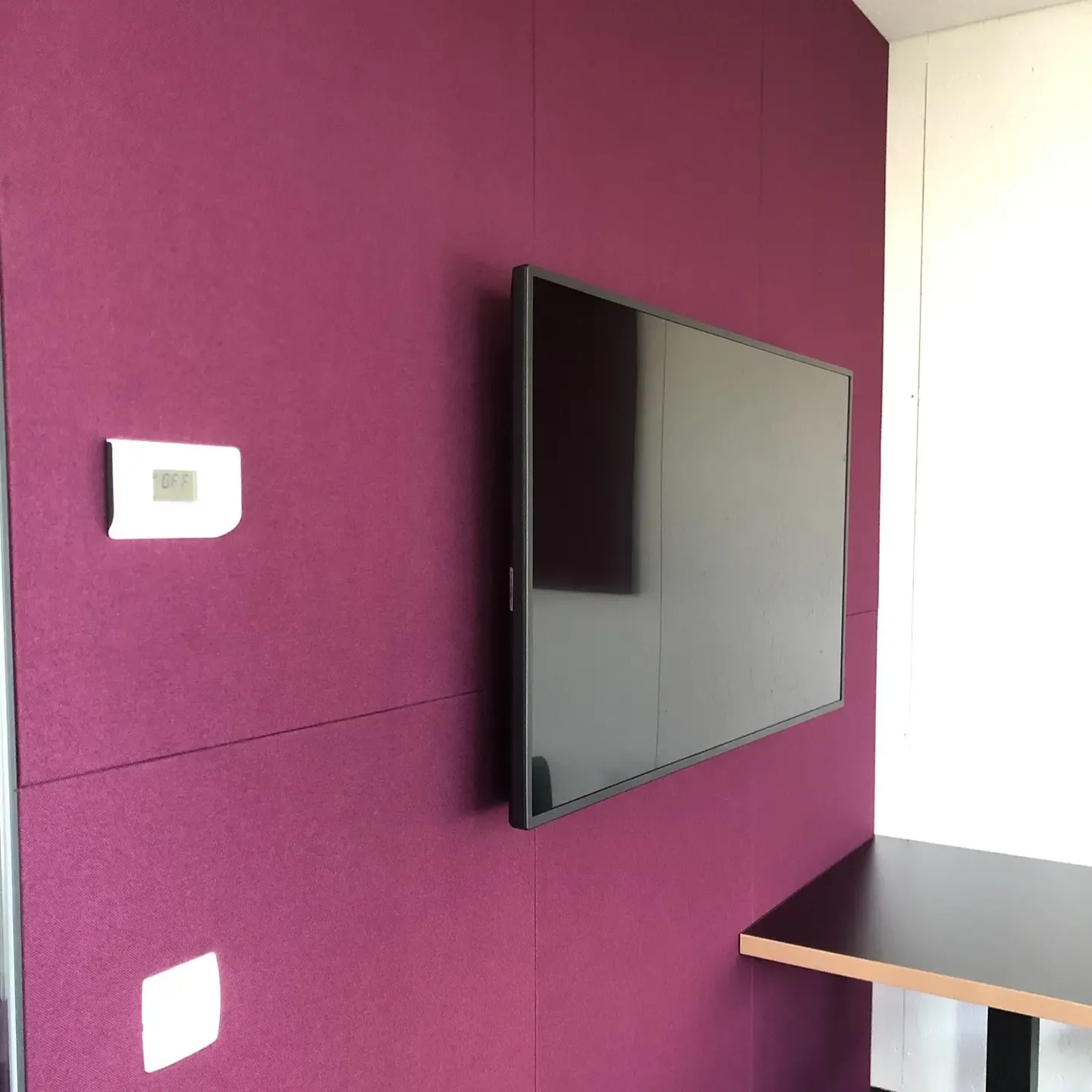 Panele akustyczne Echo Wall w biurach i salach konferencyjnych BE Terna