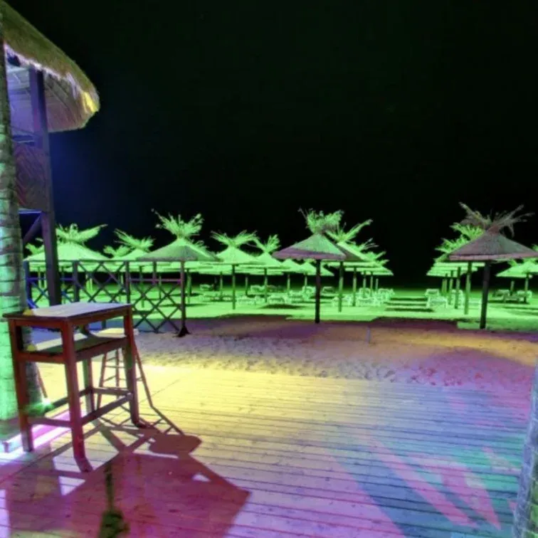 Wyciszenie klubu plażowego w Malibu Disco