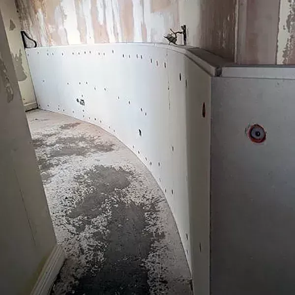 Rozwiązywanie problemu hałasu szybu windy w Hilton Park Lane