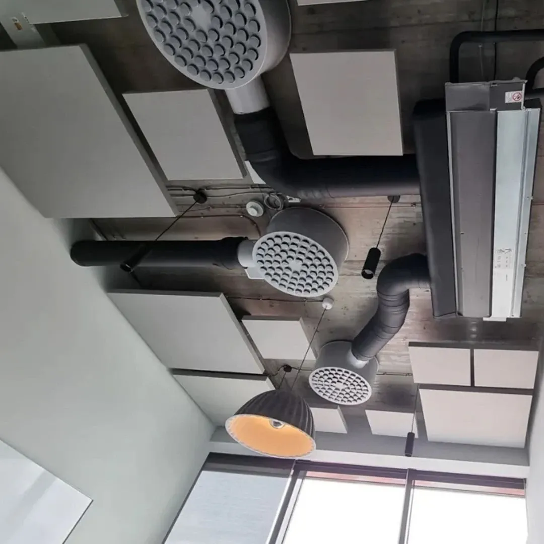 Adaptacja akustyczna przestrzeni coworkingowej HubHub w Bratysławie