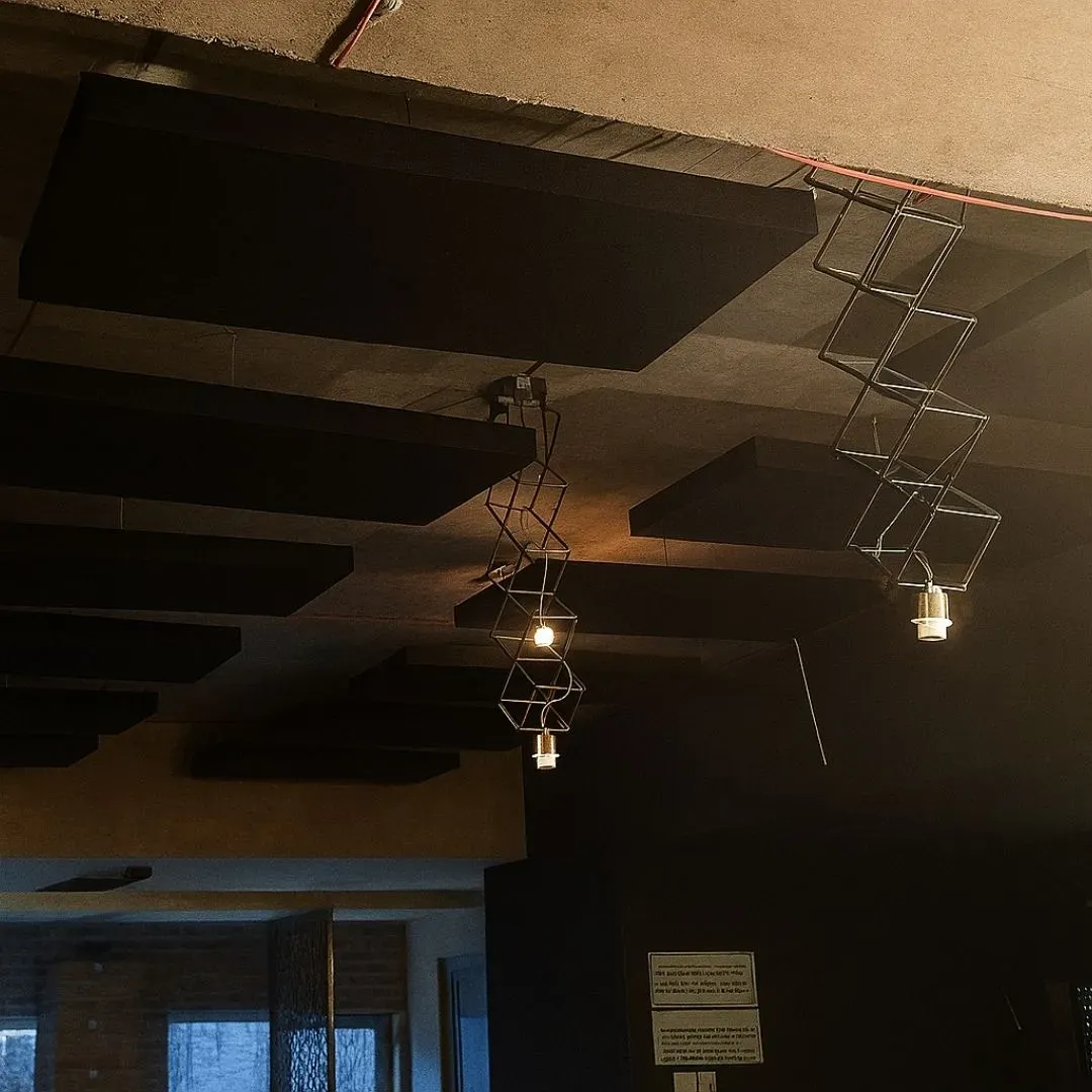 Urban Bar przechodzi metamorfozę akustyczną dzięki rozwiązaniom szytym na miarę